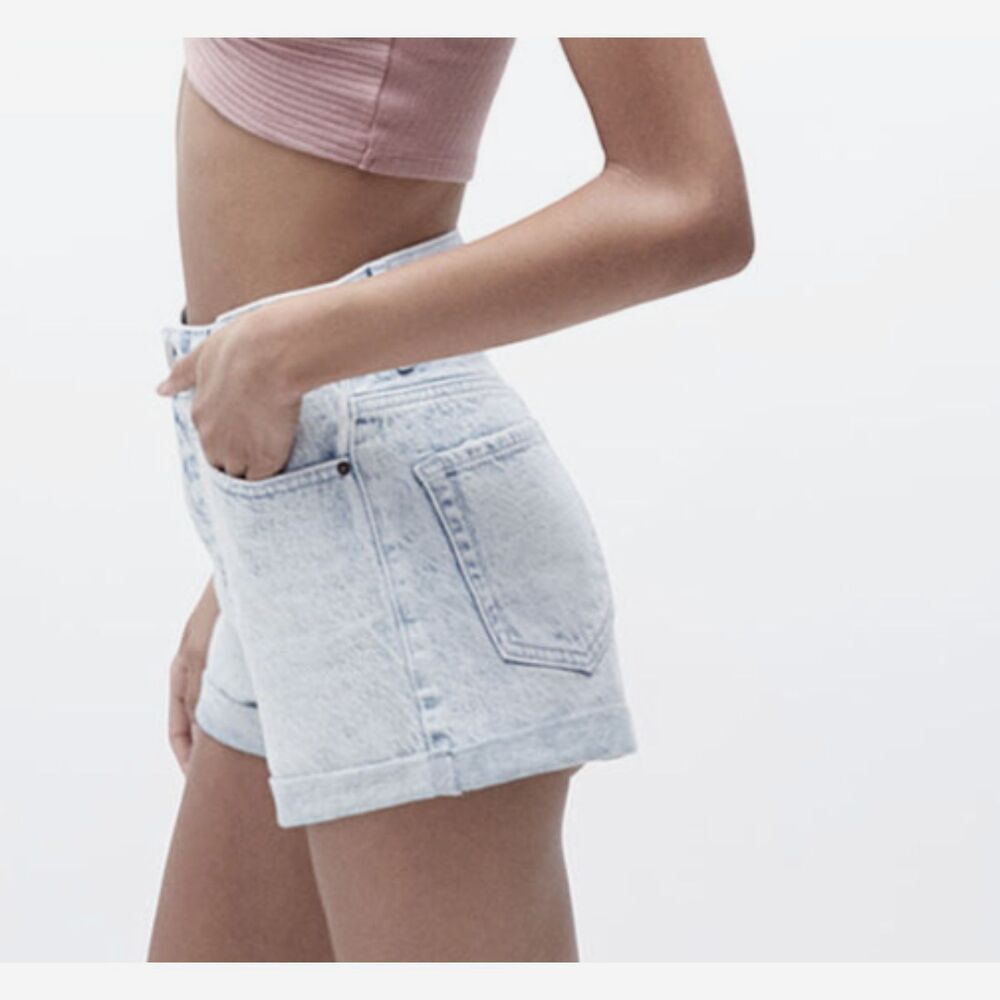 ~ PacSun 28 Jean Mom Shorts Light Wash High Waist 11" Cuff Blue Zip Festival